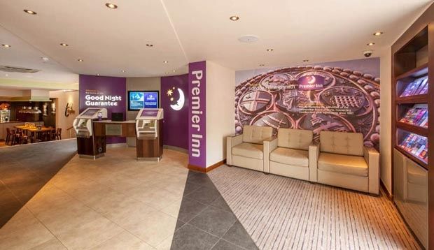 Premier Inn London Hammersmith Exterior photo